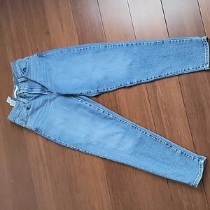 Levis High Waisted Mom Jeans 26